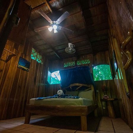 Hotel La Costa De Papito Puerto Viejo de Talamanca ภายนอก รูปภาพ