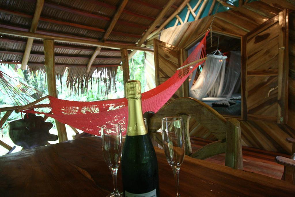 Hotel La Costa De Papito Puerto Viejo de Talamanca ภายนอก รูปภาพ