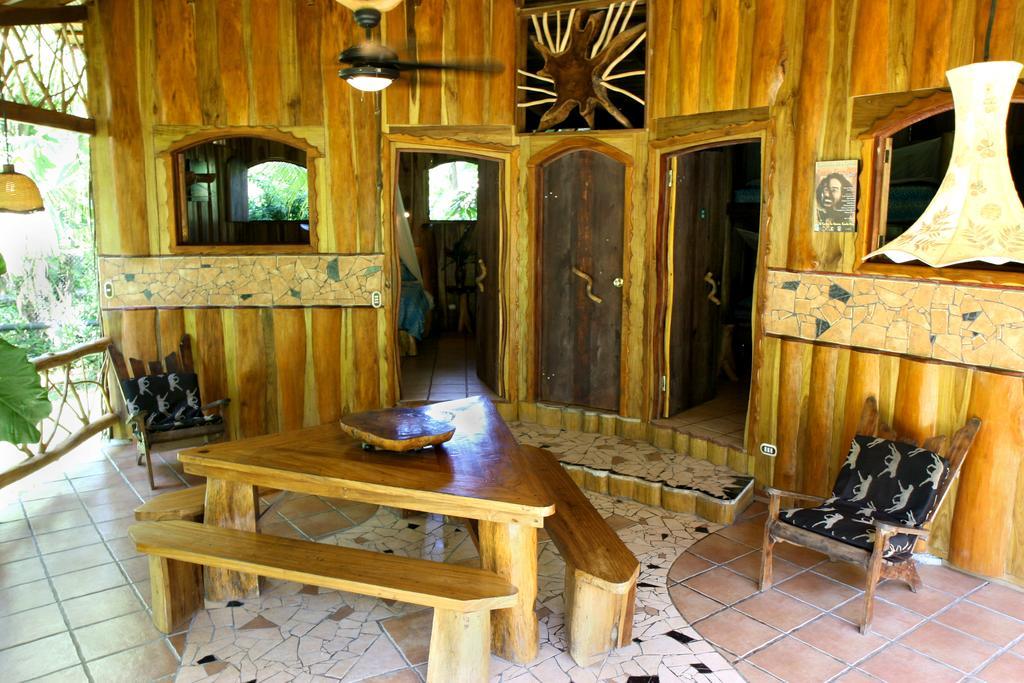 Hotel La Costa De Papito Puerto Viejo de Talamanca ภายนอก รูปภาพ