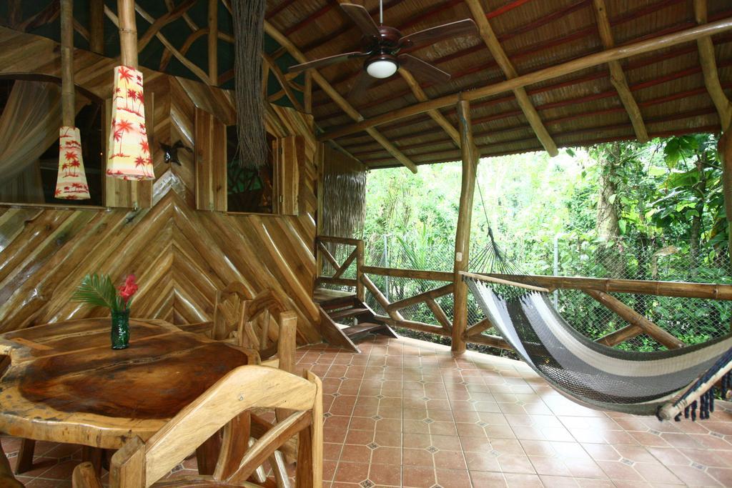 Hotel La Costa De Papito Puerto Viejo de Talamanca ภายนอก รูปภาพ