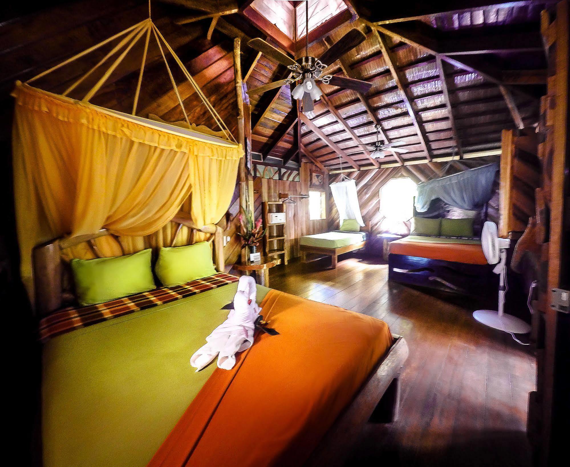 Hotel La Costa De Papito Puerto Viejo de Talamanca ภายนอก รูปภาพ