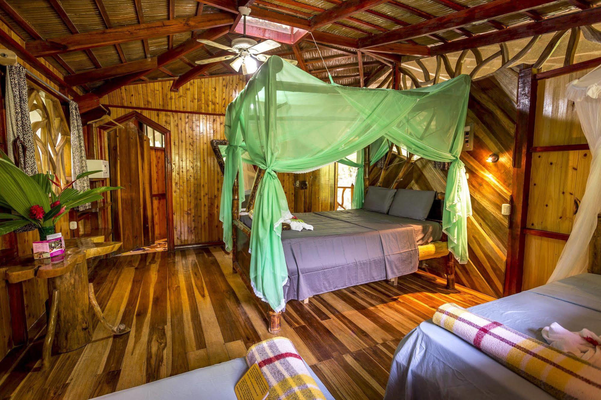 Hotel La Costa De Papito Puerto Viejo de Talamanca ภายนอก รูปภาพ