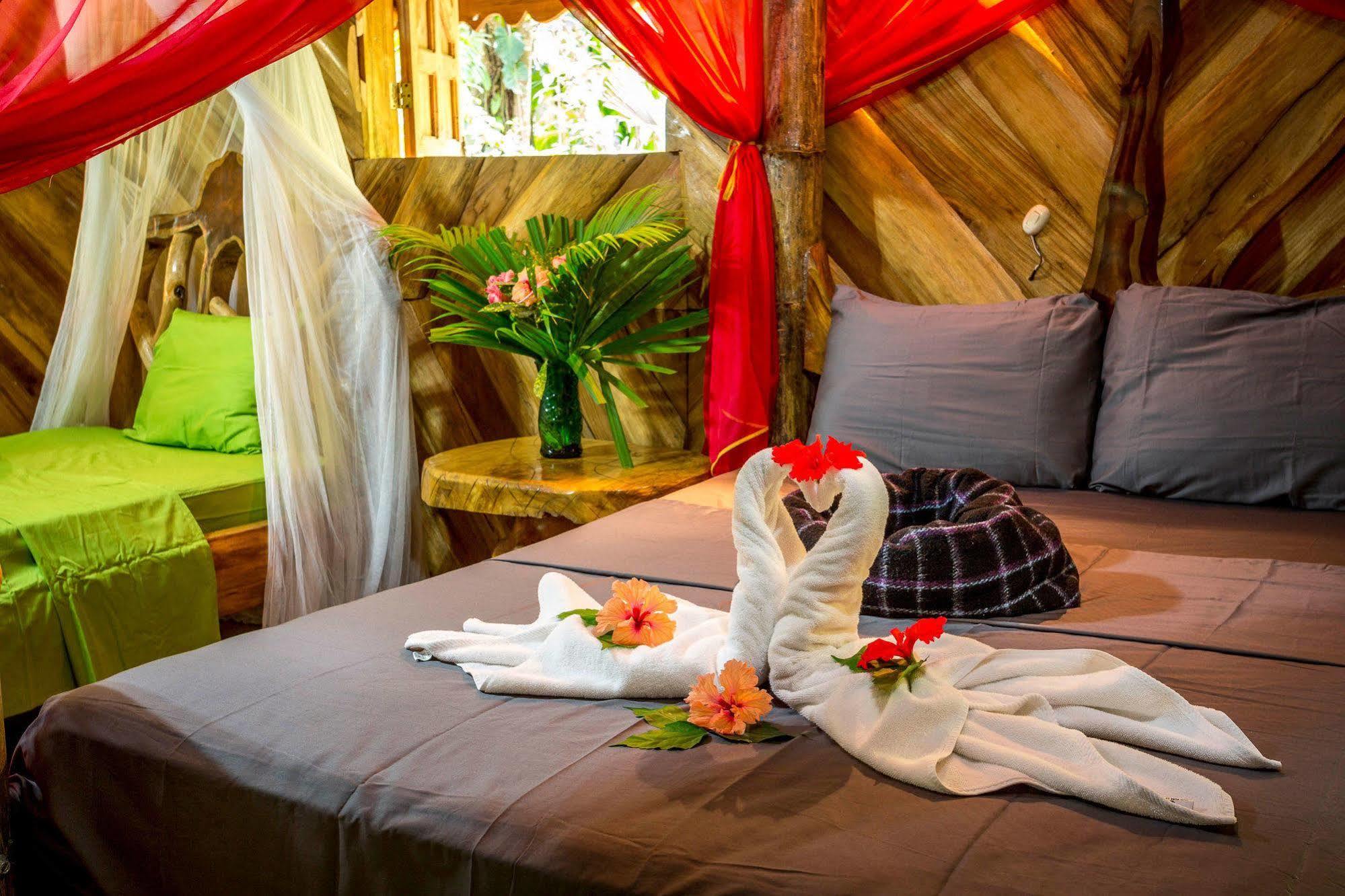 Hotel La Costa De Papito Puerto Viejo de Talamanca ภายนอก รูปภาพ