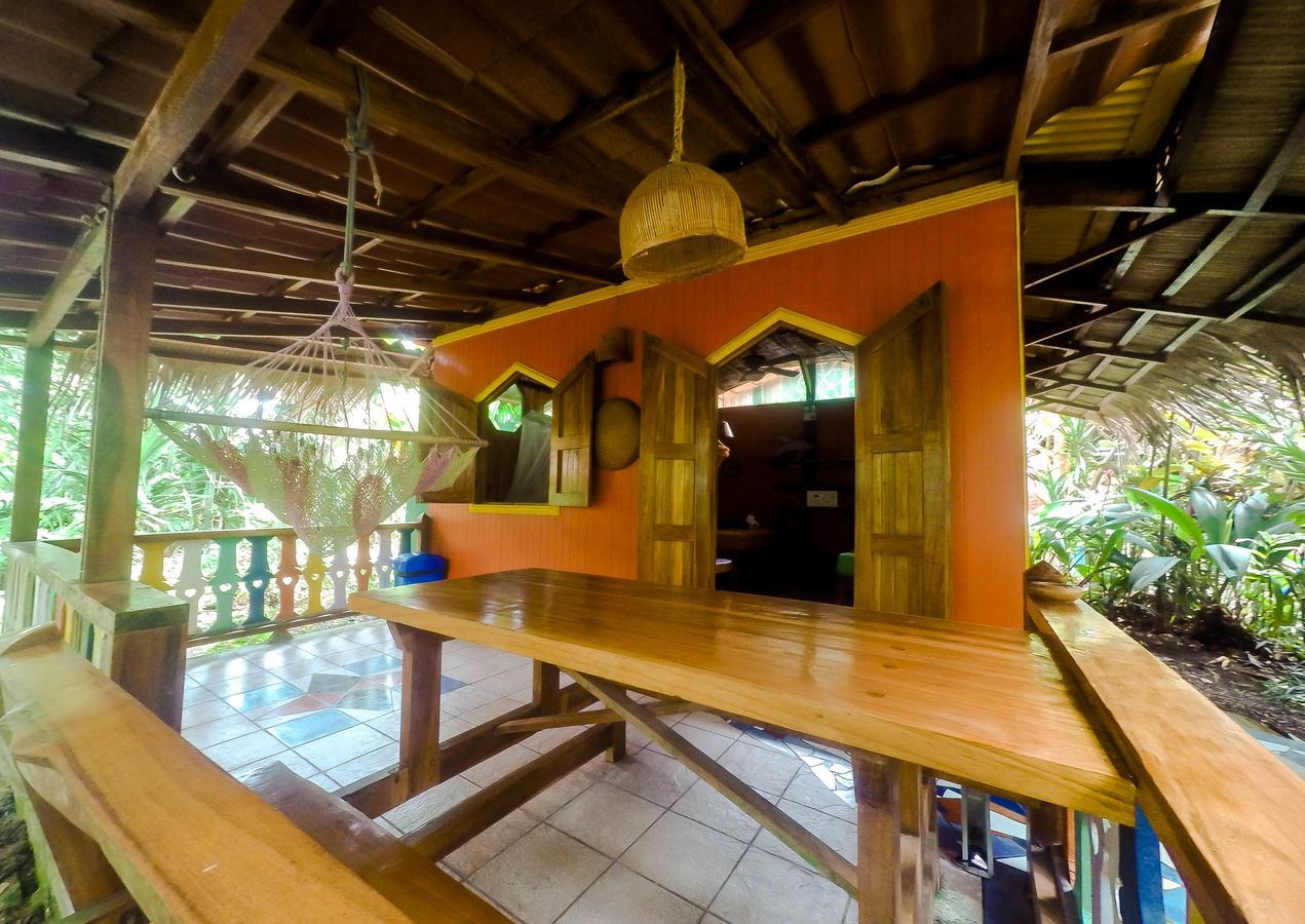 Hotel La Costa De Papito Puerto Viejo de Talamanca ภายนอก รูปภาพ