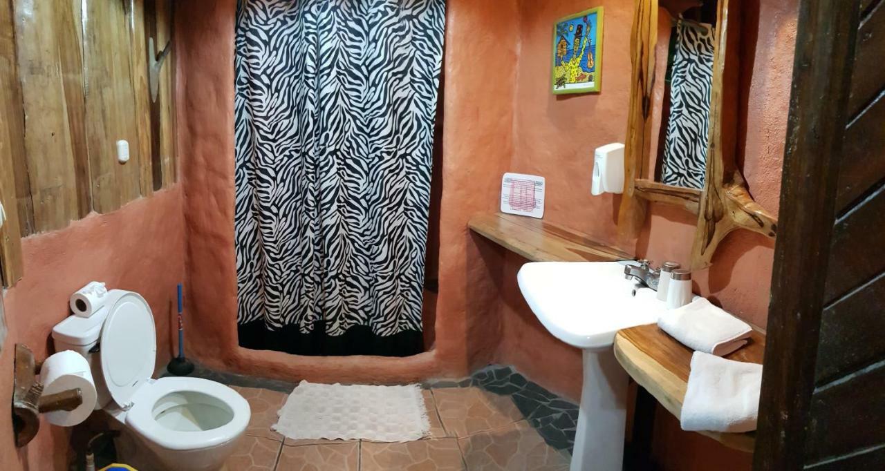 Hotel La Costa De Papito Puerto Viejo de Talamanca ภายนอก รูปภาพ