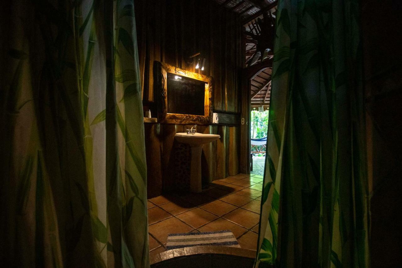 Hotel La Costa De Papito Puerto Viejo de Talamanca ภายนอก รูปภาพ