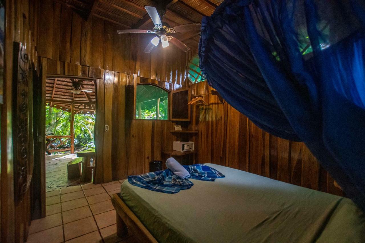 Hotel La Costa De Papito Puerto Viejo de Talamanca ภายนอก รูปภาพ