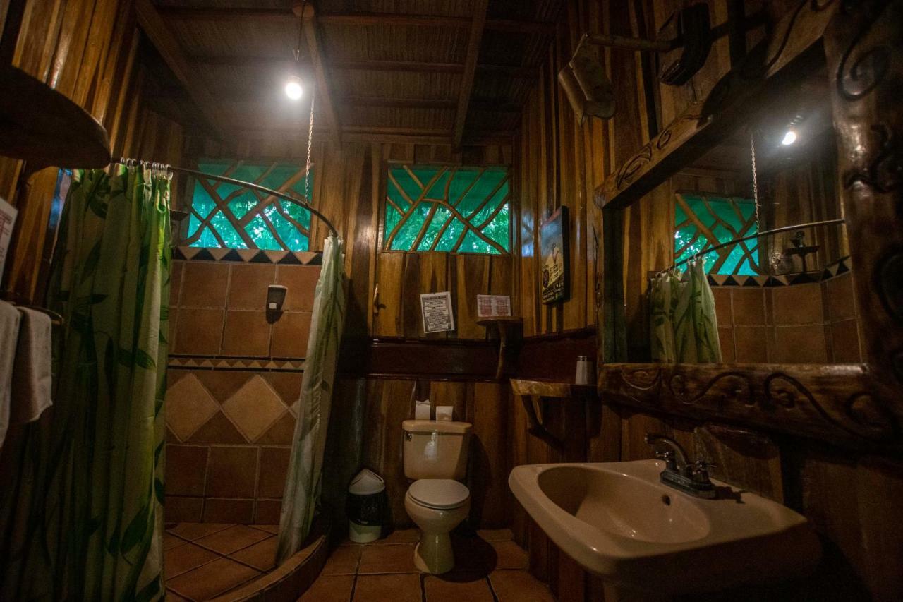 Hotel La Costa De Papito Puerto Viejo de Talamanca ภายนอก รูปภาพ
