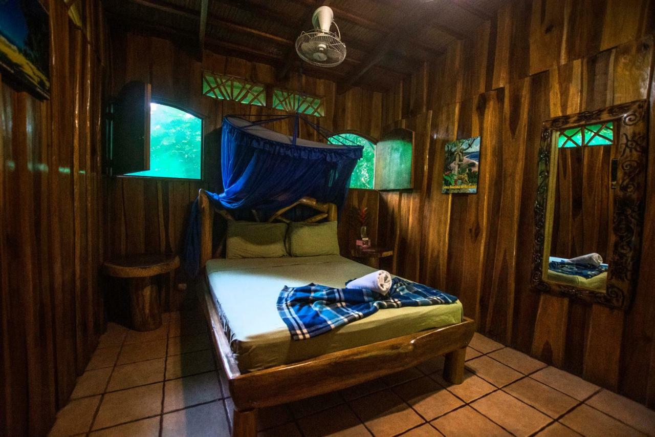 Hotel La Costa De Papito Puerto Viejo de Talamanca ภายนอก รูปภาพ