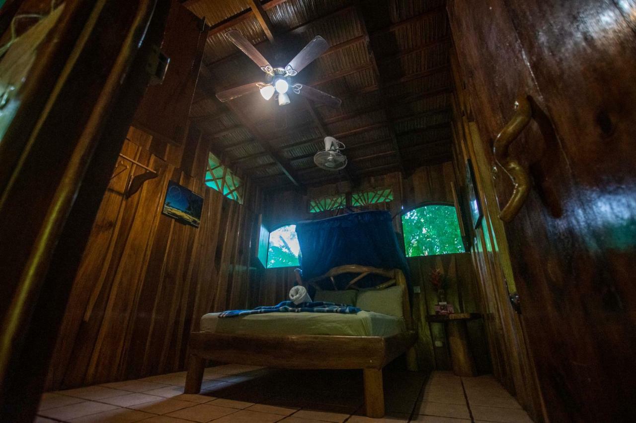 Hotel La Costa De Papito Puerto Viejo de Talamanca ภายนอก รูปภาพ